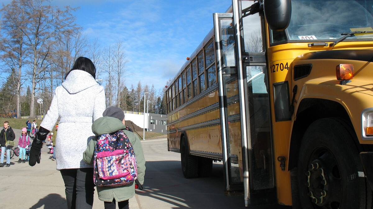 Québec plafonne les frais de garde en milieu scolaire