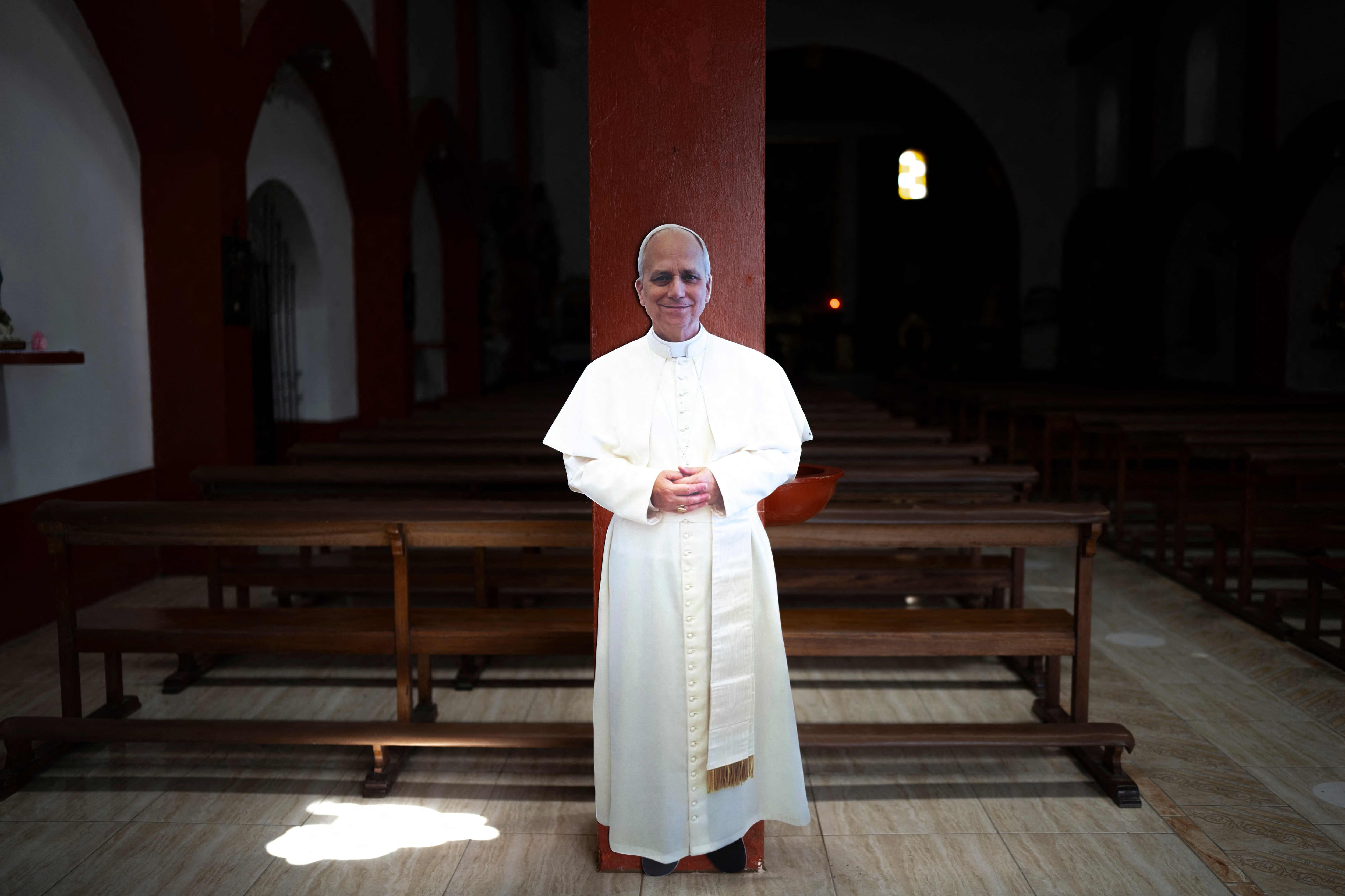 Le pape entame sa convalescence dans l'incertitude après le retrait d'un nodule cancéreux