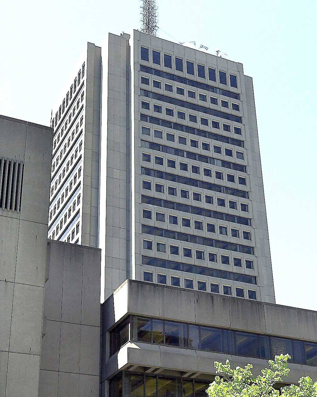 Qu&eacute;bec suspend encore le retour au travail des fonctionnaires