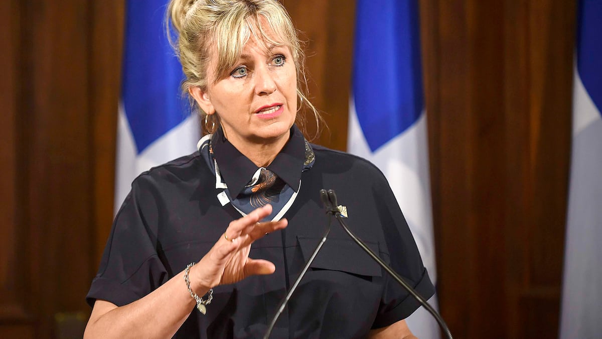 Lunch à 1800$: la ministre Andrée Laforest aurait payé elle-même le vin pour ses 70 invités