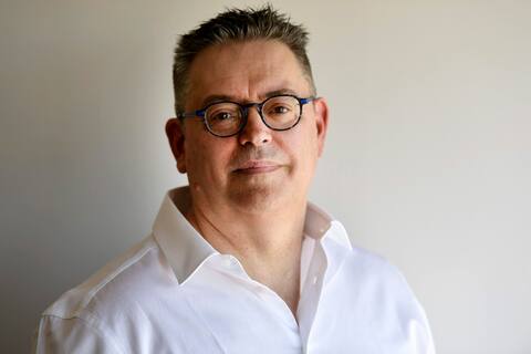 ¿Quién es Nick Fuentes? Echamos un vistazo al activista neonazi que cenó con Trump la semana pasada