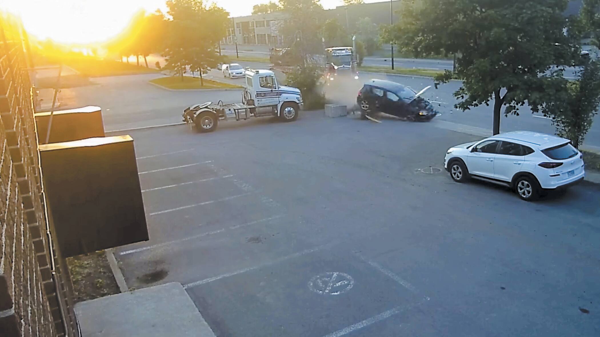 Une Spectaculaire Collision A Montreal Jdm