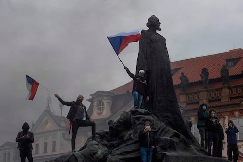 Thousands of demonstrators in Prague