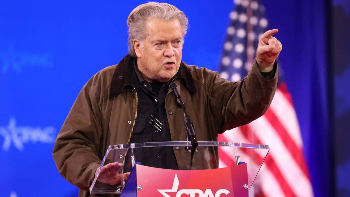 Un ex-conseiller de Trump accusé d'avoir fait un salut nazi lors d'un discours