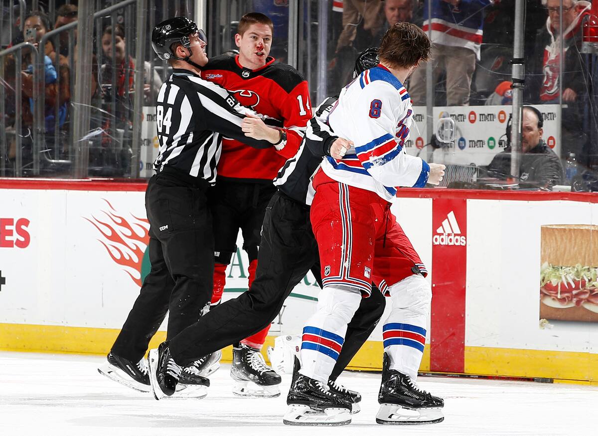 NHL: 人々の話題を呼び続ける規制