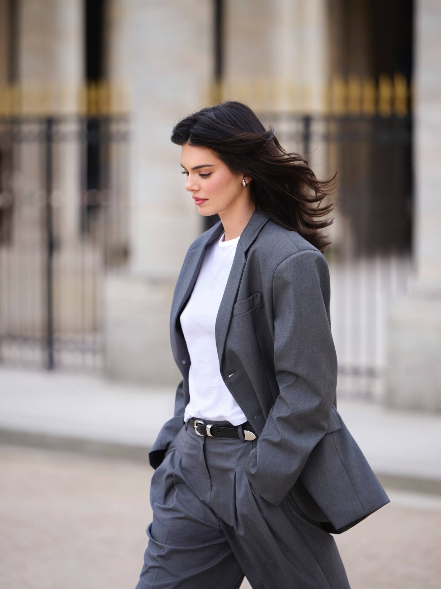 Elle dévoile son alter ego gothique osé