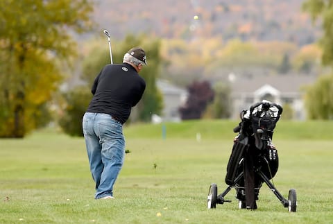 The golf season is coming to an end, but this golfer took advantage of the good weather to hit the fairways of Golf Beauport earlier this week.