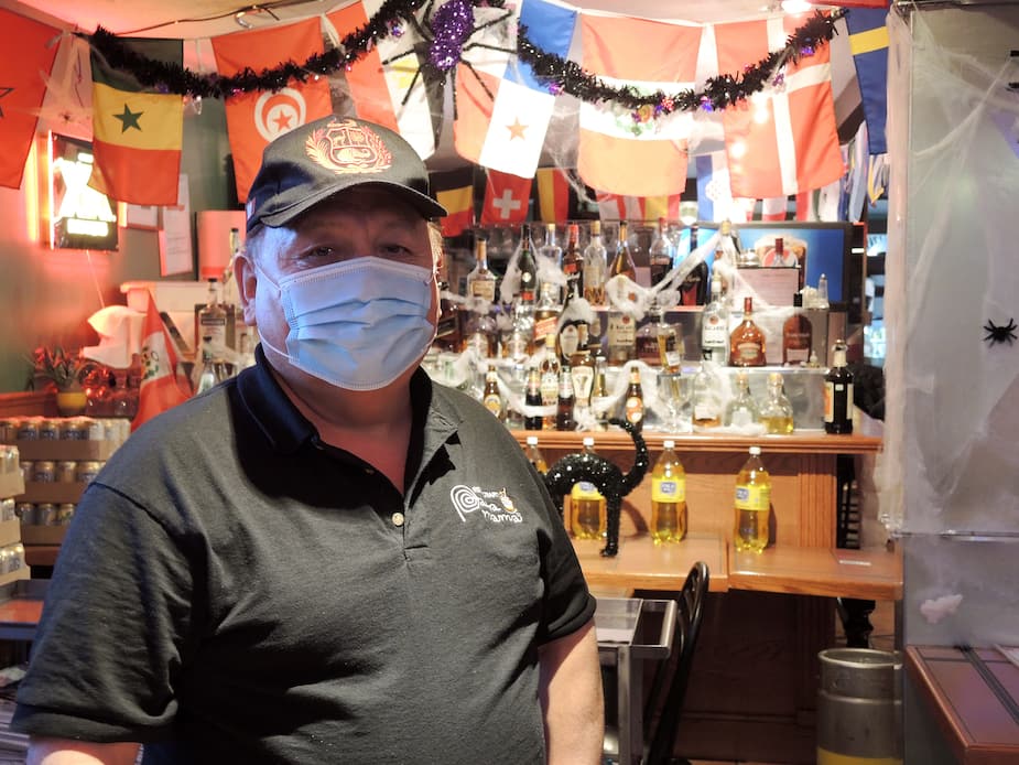 Luis W. Corcuera, du restaurant péruvien Pacha Mama, à Montréal, trouve difficile ce prolongement des mesures sanitaires.
