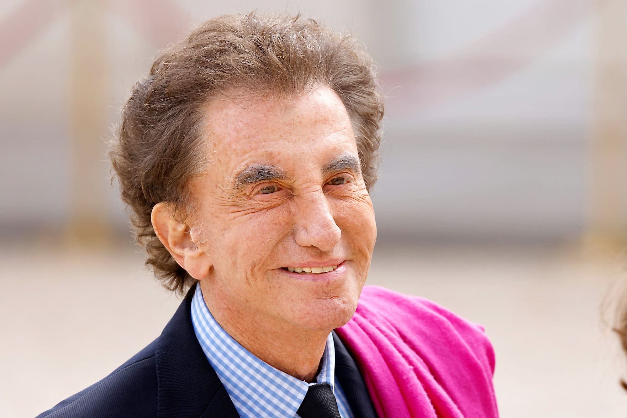 Jack Lange se recusa a deixar seu cargo, apesar de seu nome aparecer nos arquivos de Epstein.