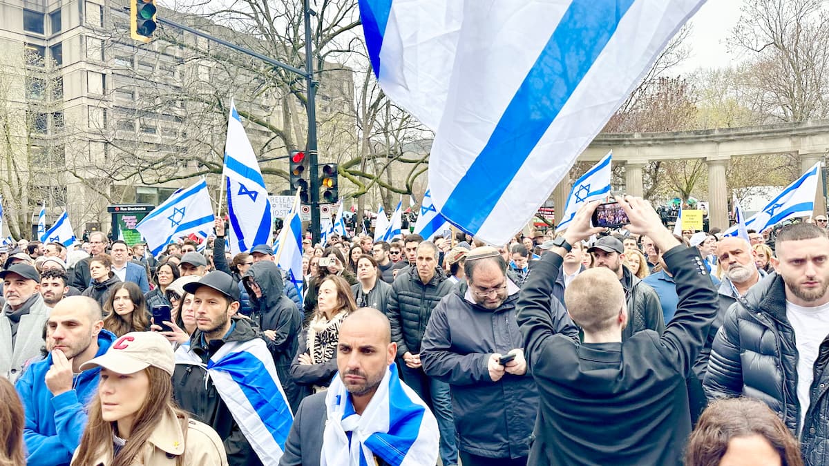 Campement pro-Palestine à McGill: la contre-manifestation pro-Israël se déroule pacifiquement