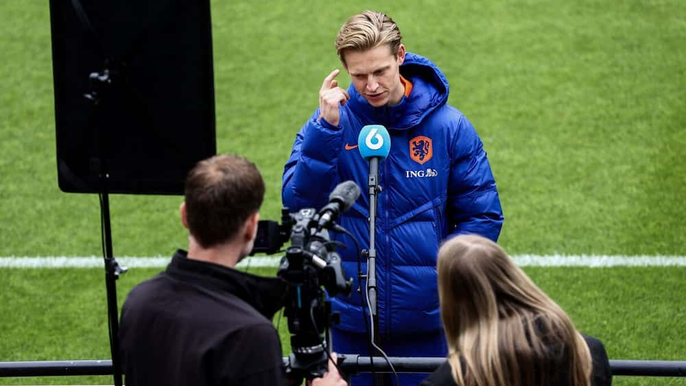 Nederland: Frenkie de Jong trekt zich terug uit de euro Nederland: Frenkie de Jong trekt zich terug uit de euro