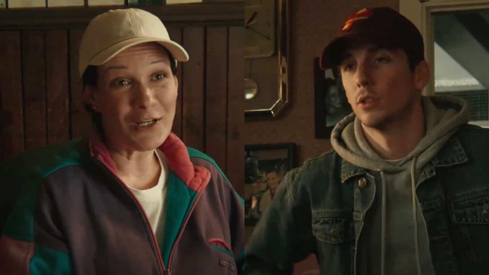 Voyez-les jouer mère-fils au grand écran