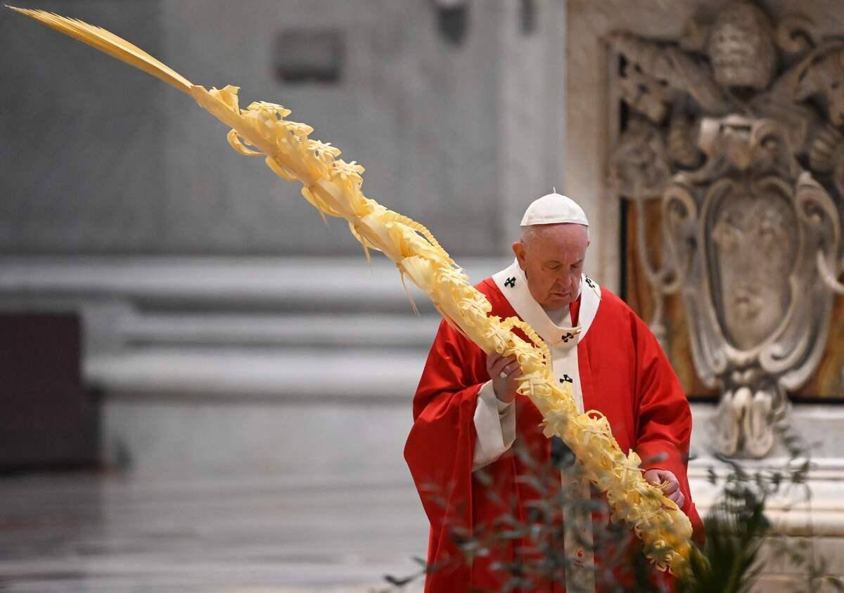 Petit photo-roman du confinement du pape François