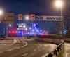 GEN-COVID-19-COUVRE-FEU Des menaces contre certaines infrastructures ont mené les policiers à resserrer la surveillance. C’est notamment le cas pour le pont Jacques-Cartier qui était désert samedi soir après l’entrée en vigueur du couvre-feu.