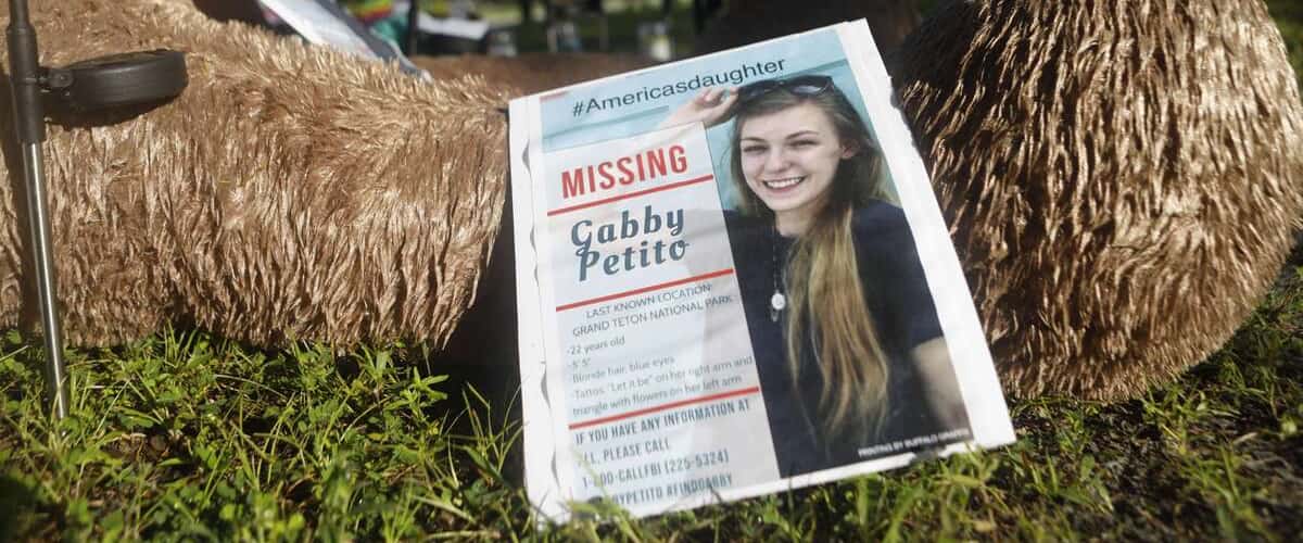 Disparition de l’influenceuse Gabby Petito: le FBI perquisitionne la maison familiale de son fiancé