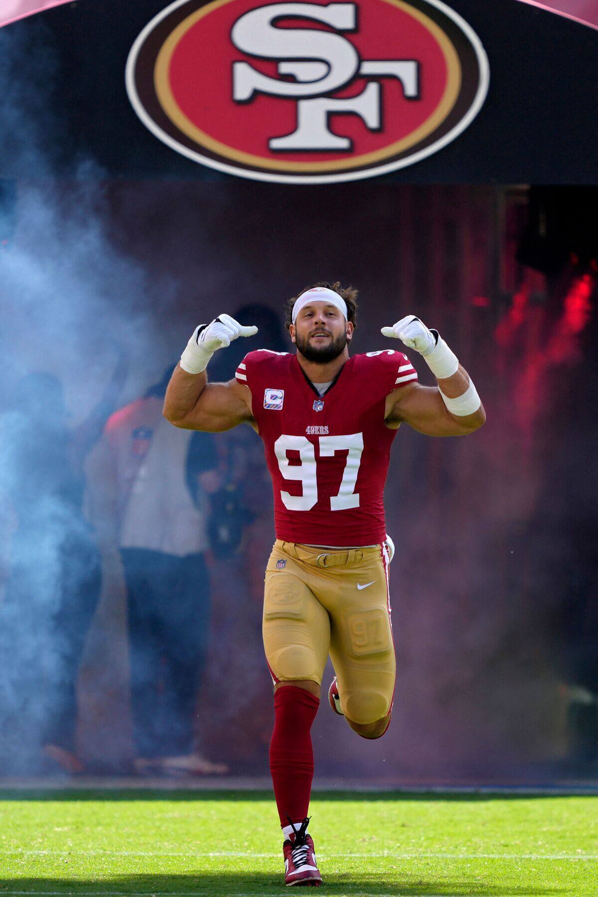 LeBron James durante el himno nacional el pasado viernes en Toronto.