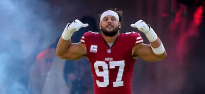 LeBron James durante el himno nacional el pasado viernes en Toronto.