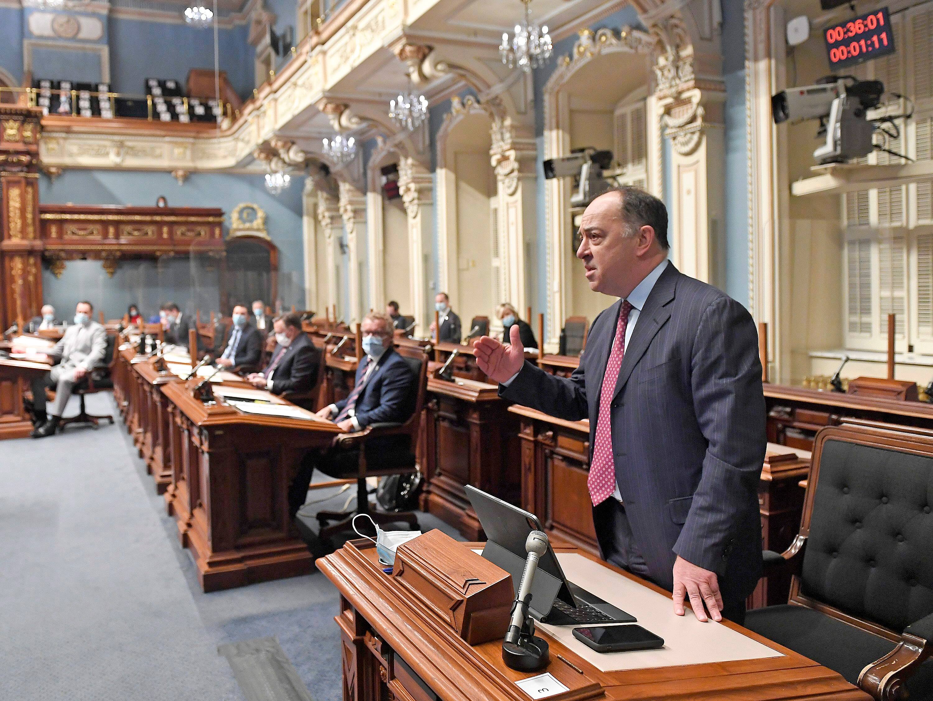 Il ne manque pas que des infirmi&egrave;res
L'&Eacute;NONC&Eacute;
LES FAITS