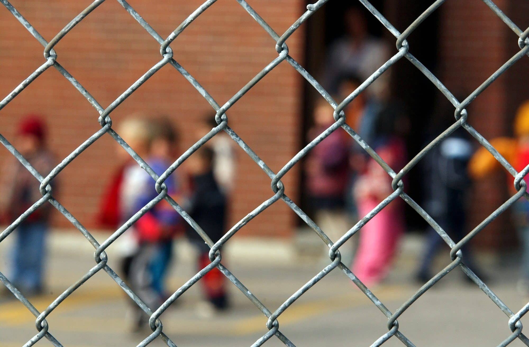 Qui a abordé cette fillette à proximité d’une école primaire de Mercier?