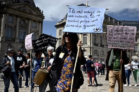 Fransa'da sağlık pasaportu karşıtları 4 haftadır üst üste protesto gösterileri düzenliyor.