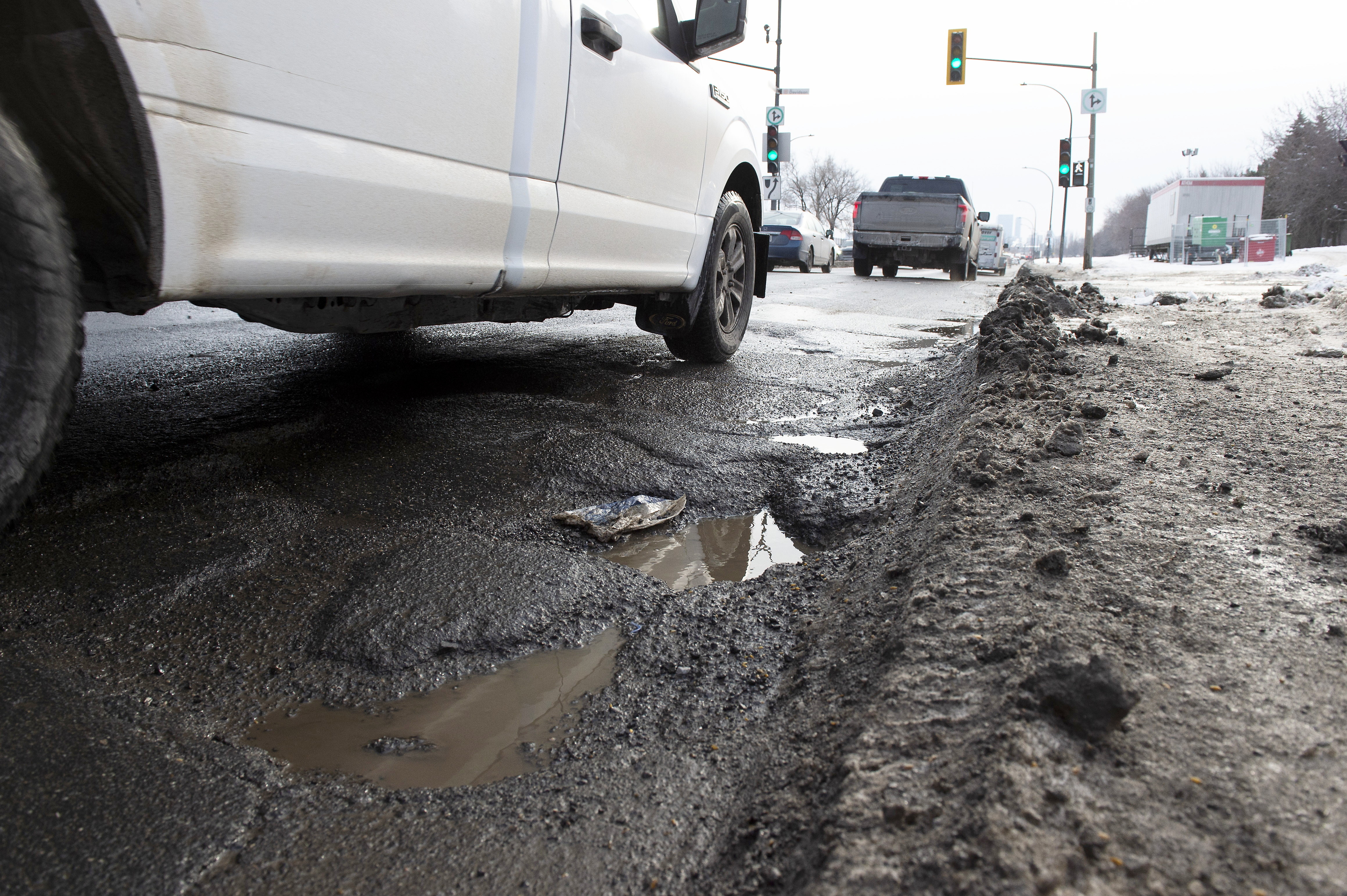 Nids-de-poule: le nombre de réclamations atteint un nouveau sommet à Montréal