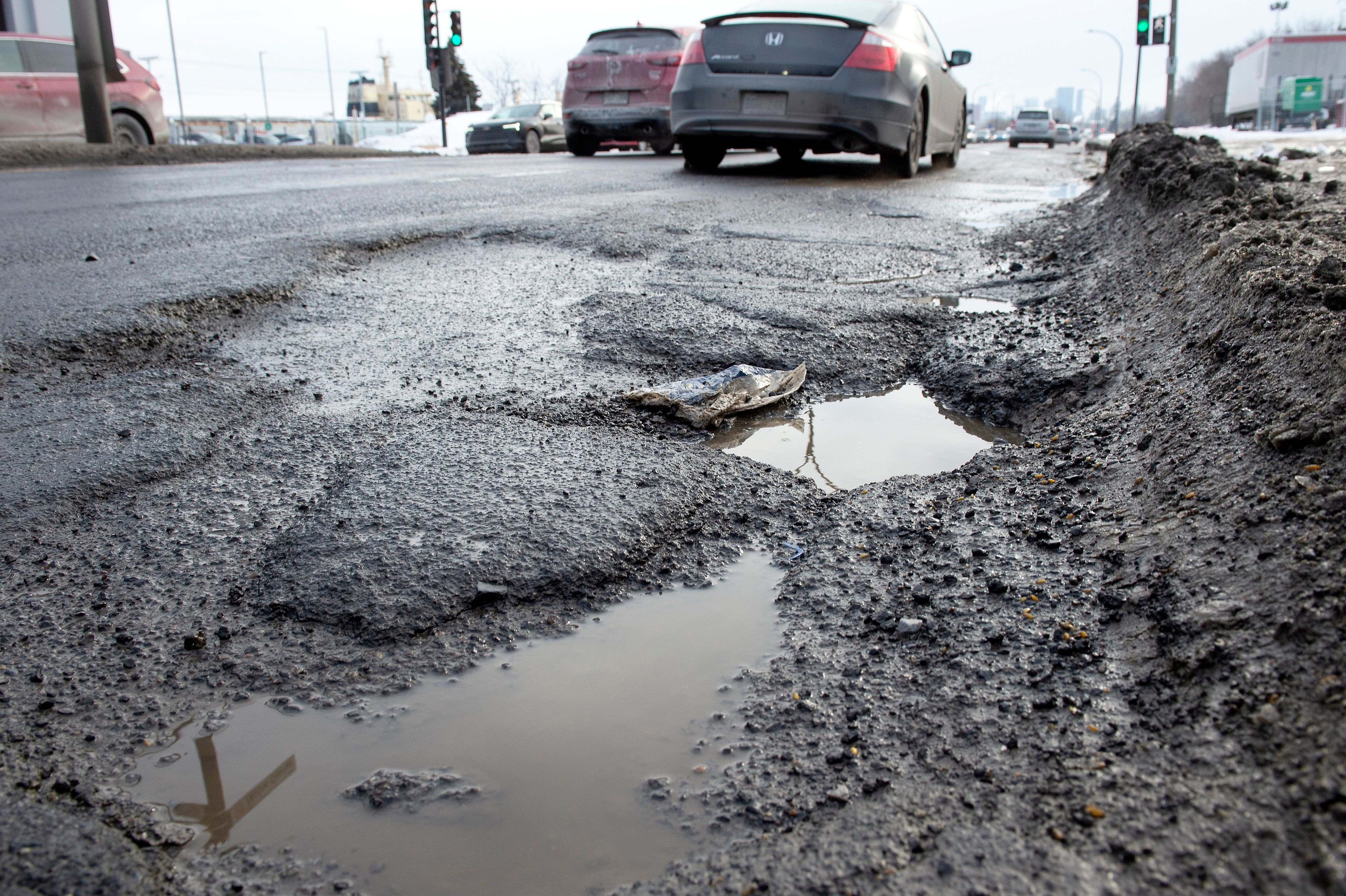 &laquo;L&rsquo;&eacute;tat des chauss&eacute;es, &ccedil;a n&rsquo;a aucun sens&raquo;: deux nouvelles colmateuses et plus de cols bleus pour les nids-de-poule &agrave; Montr&eacute;al