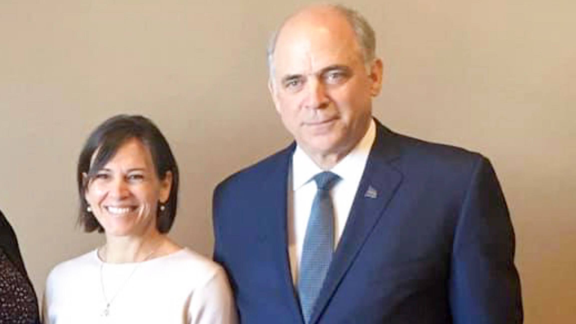 Un couple à la table du conseil des ministres | JDQ