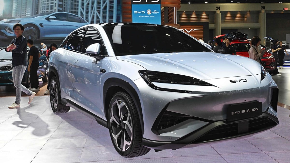 Surtaxe sur les véhicules électriques: la Chine veut des consultations à l'OMC avec le Canada