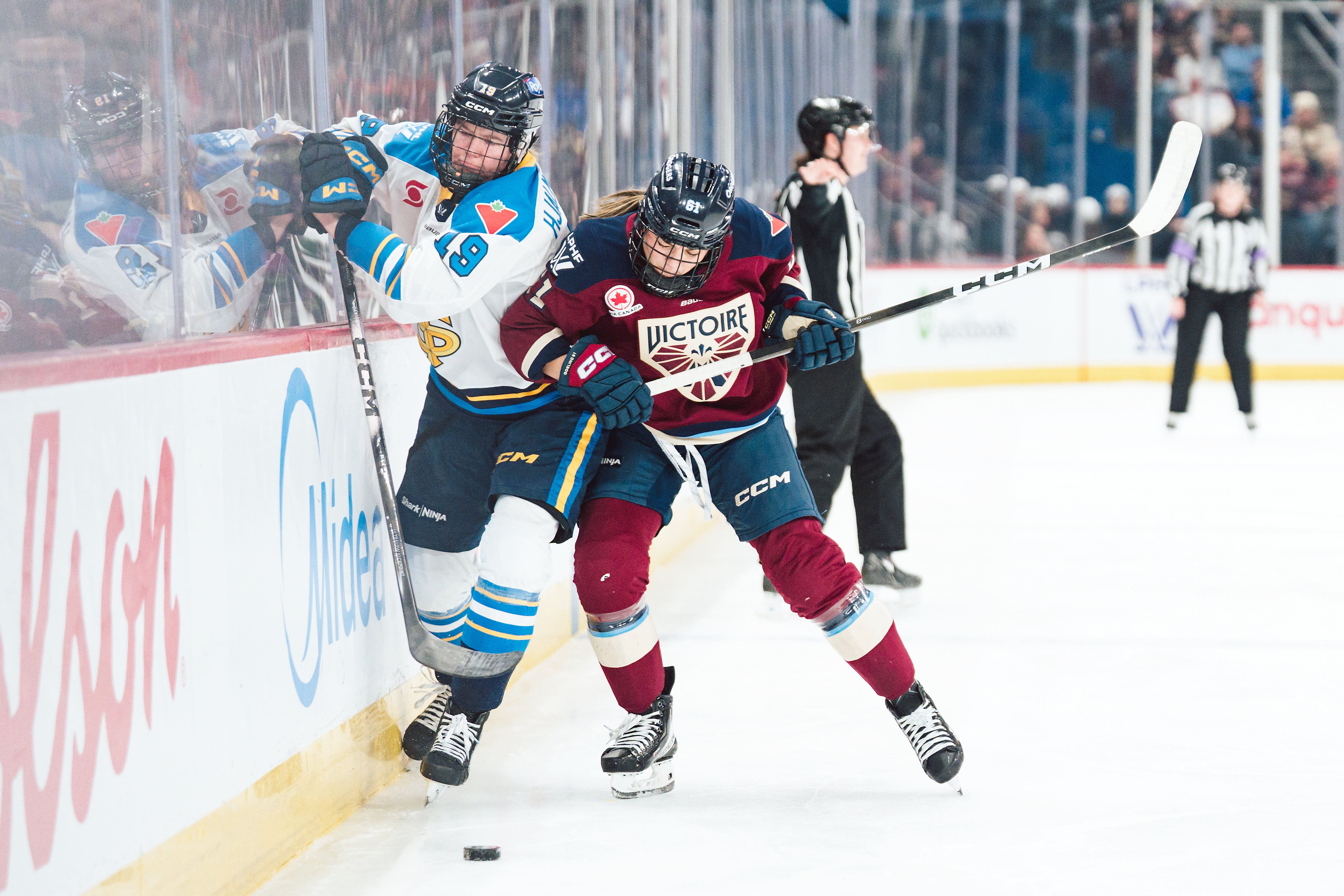 Nicole Gosling conheceu a echec Sara Hjalmarsson, dos Sceptres de Toronto, que representou a Suède aux Jeux olympiques.