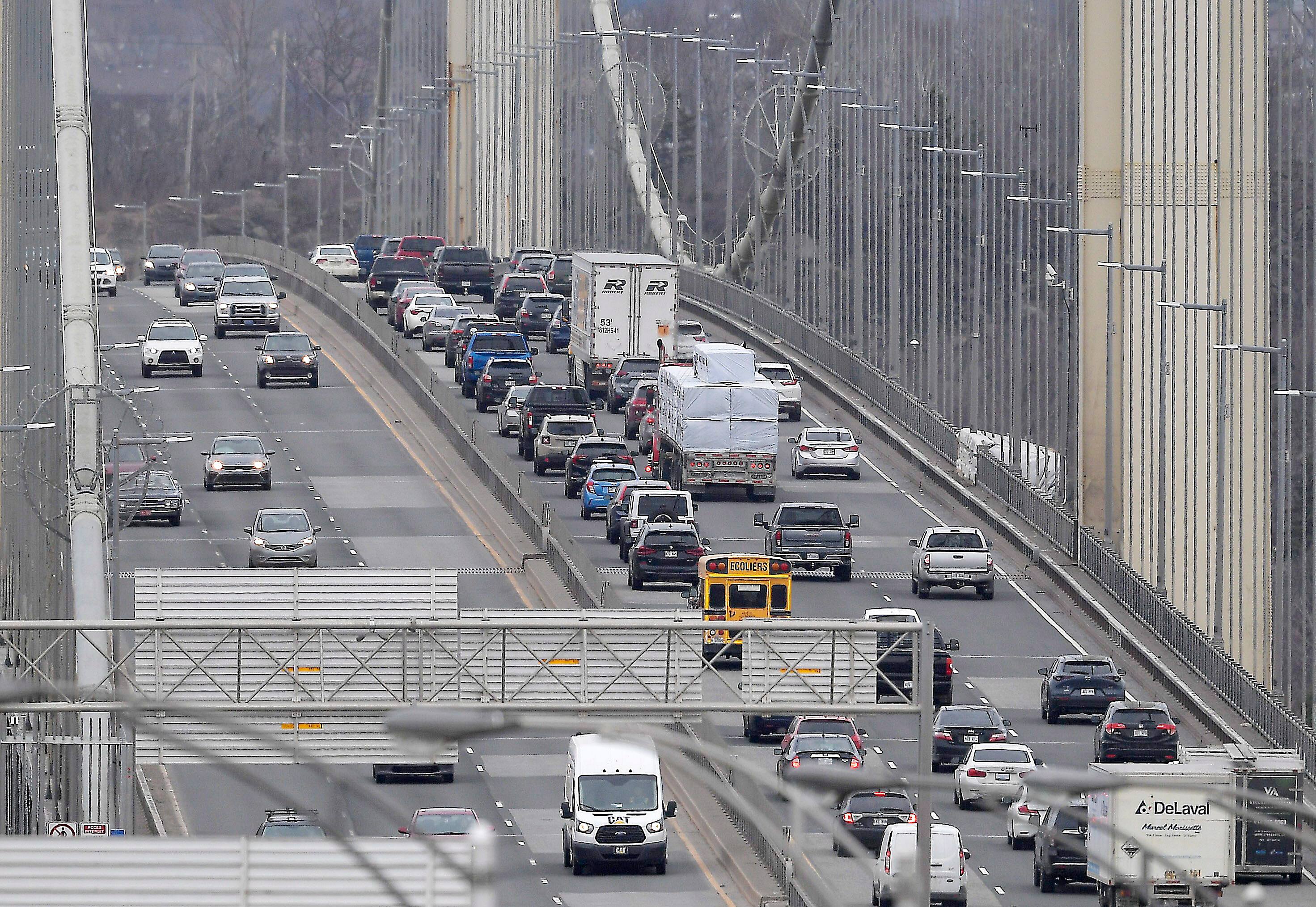 Travaux d'asphaltage ratés sur le pont Pierre-Laporte: 2 M ...