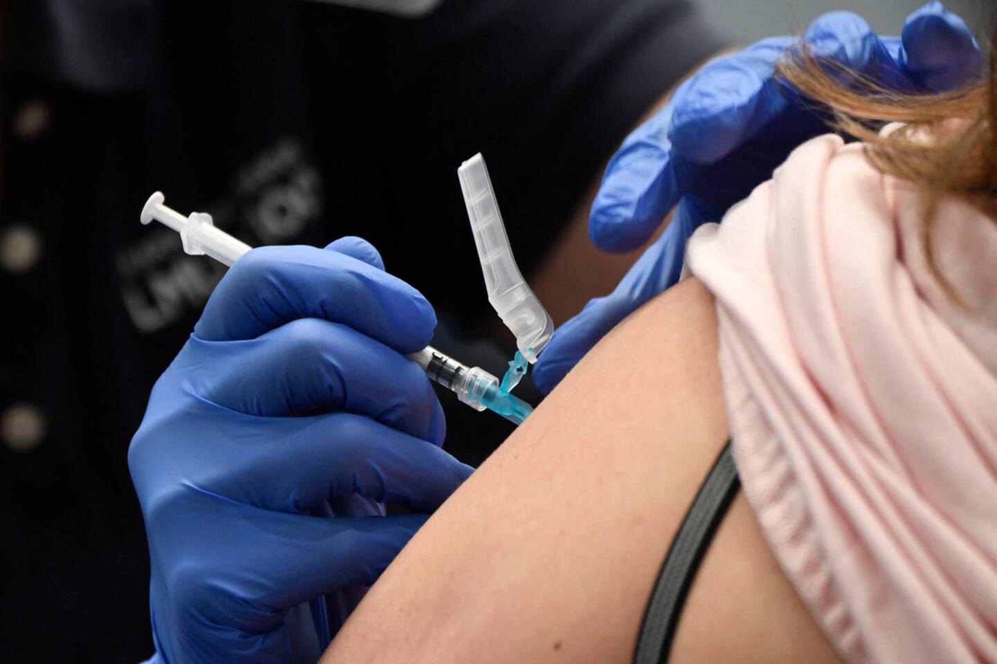 Une infection passée protège davantage contre Delta que la vaccination, selon une étude américaine Une infection passée protège davantage contre Delta que la vaccination, selon une étude américaine