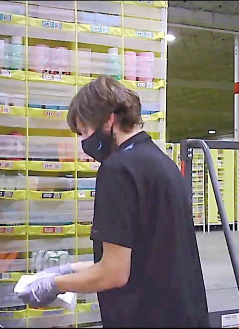 In 2020, our journalist Dominique Cambron-Goulet worked incognito at Amazon's distribution center in Montreal to report on working conditions.