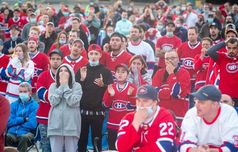 SPO-COUPE STANLEY-DEMI-FINALES-CH-CANDIENS-LIGHTENING There are a lot of faces outside the Olympic Stadium on Friday night, where Canadian fans can follow the game.