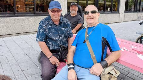 Fans CH Canadiens De gauche à droite : René Gougeon, Christian Bellerive et Jean-Claude Viau.
