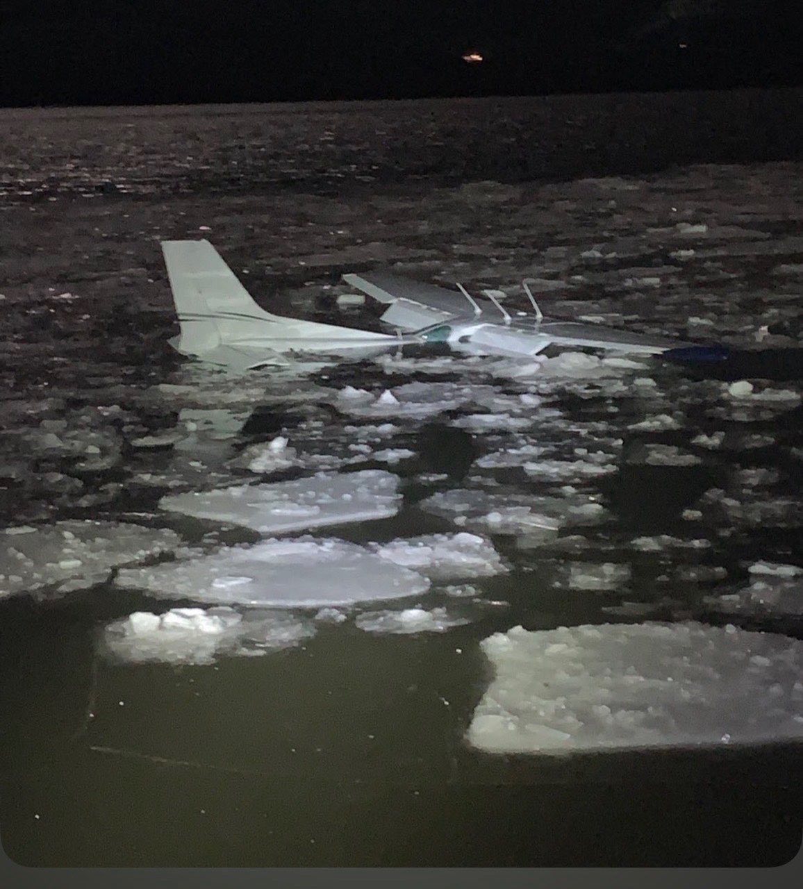 Un petit avion s’écrase dans les eaux glaciales du fleuve Hudson