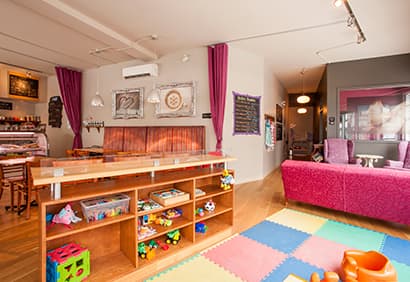 7 cafés pour mamans et bébés | Coup de pouce