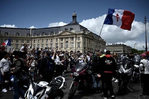 Fransa'da sağlık pasaportu karşıtları 4 haftadır üst üste protesto gösterileri düzenliyor.