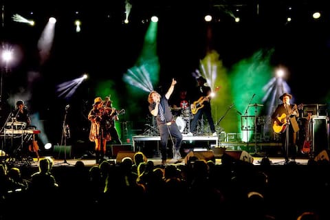 The Cowboys Fringants attract crowds wherever they go, including Beauséjour Park in Rimouski, during the great holiday of Tilos on August 5, 2021.