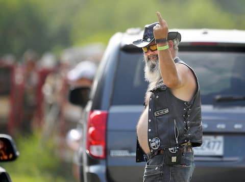 At the site entrance, many exhibitors did not appreciate the presence of cameras.