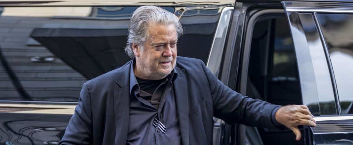 Assaut du Capitole: l'ex-conseiller de Donald Trump, Steve Bannon, reconnu coupable