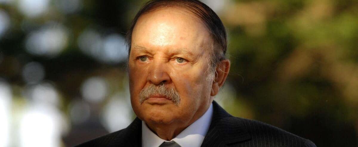 Bouteflika sepolto con meno onore dei suoi predecessori Bouteflika sepolto con meno onore dei suoi predecessori