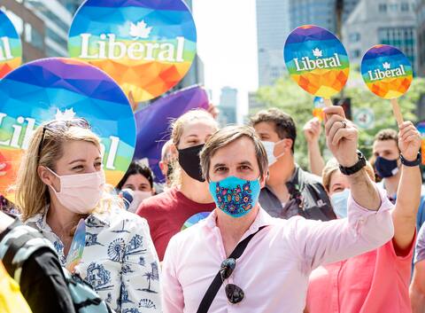Canada's Liberal Party candidates, such as Melanie Jolie and Steven Gilbolt, took the opportunity to take the first walkout, thus launching the election campaign.