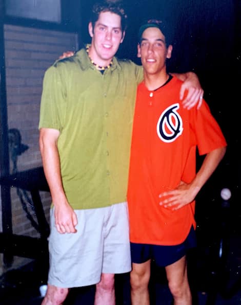Marc-André Houle et Ronald Trudel Marc-André Houle (à gauche), en compagnie de son ami Ron Trudel en 1998, alors qu’il s’apprêtait à partir pour les États-Unis après avoir signé son contrat avec les Orioles de Baltimore, dans le baseball majeur.