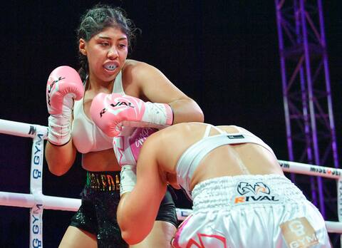 Jeanette Zacarias Zapata a tenté de résister aux charges menées par Marie-Pier Houle, samedi dernier au stade IGA