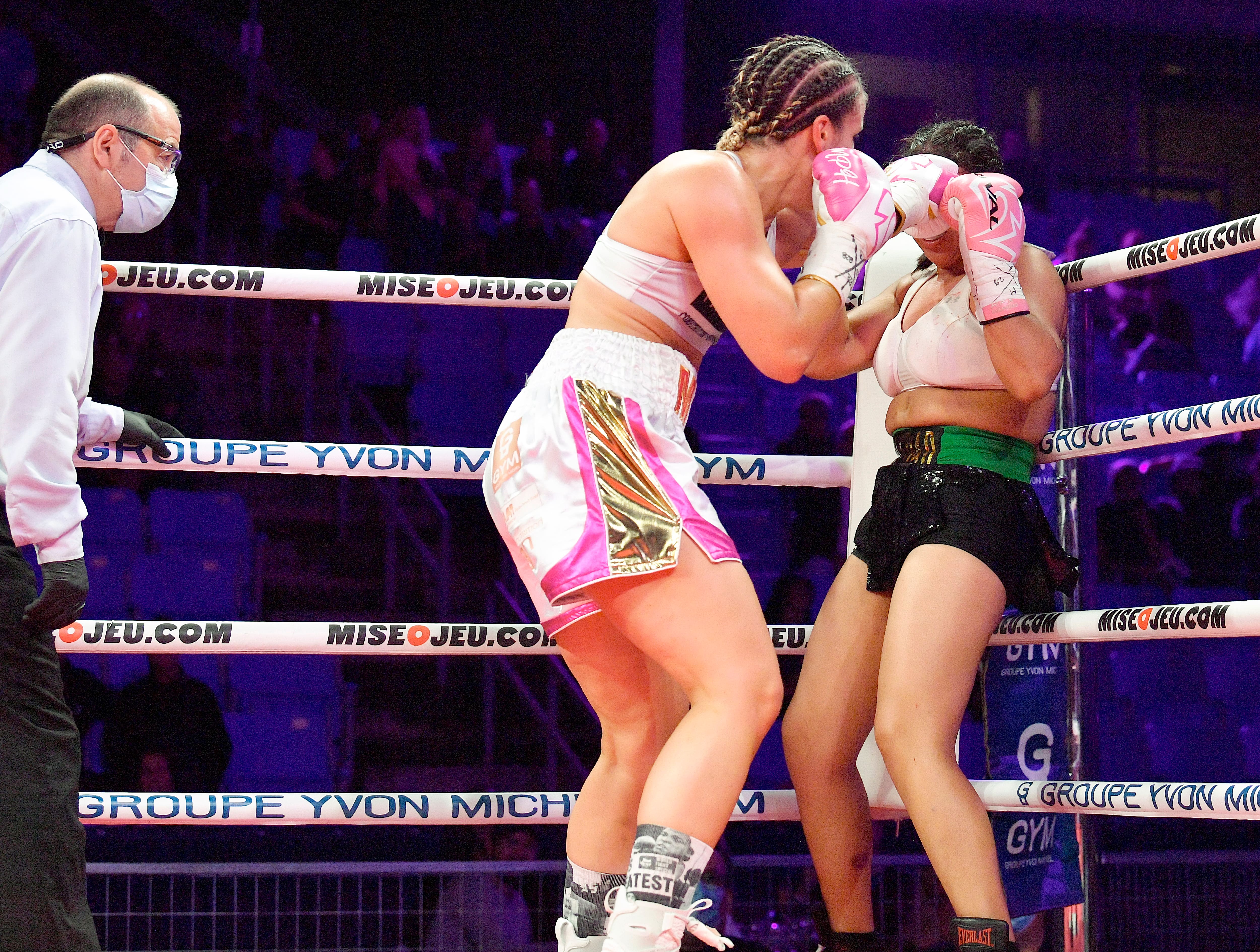 Combattante dans un état critique: la boxe attaquée de toutes parts ...
