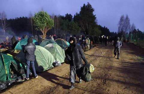 Białoruś: Ewakuacja migrantów granicznych do ośrodka recepcyjnego