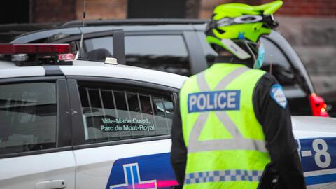 He was arrested shortly afterwards, in front of the TVA Nouvelles campus, shortly before the leaders' discussion (Amalega was in the autopotrol).
