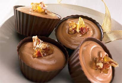 Mousse au chocolat et au scotch en coupes chocolatées | Coup de pouce