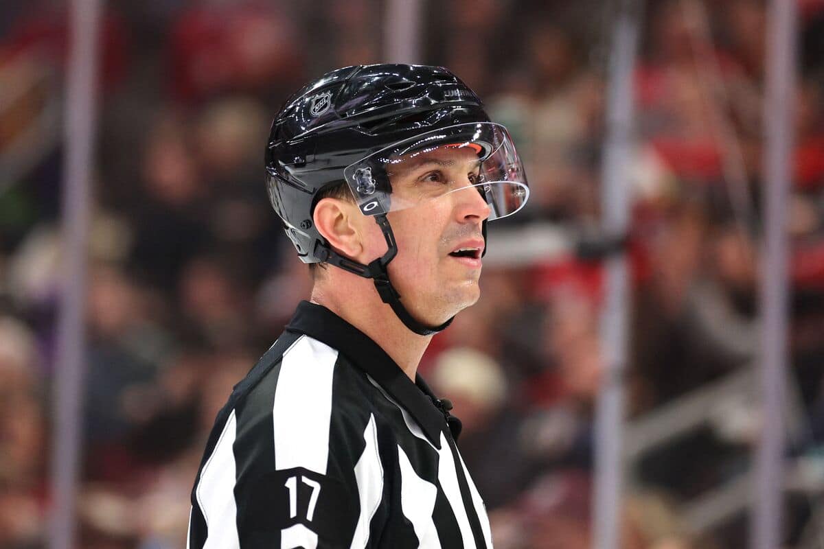 Arbitrer 1000 matchs dans la LNH, l'exploit de Frédérick L'Écuyer