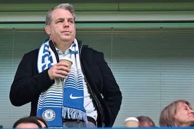 Todd Boehly, co-proprietário da equipe de beisebol dos Dodgers, da equipe de basquete dos Lakers de Los Angeles, proprietário do Chelsea Football Club e do Sparks de Los Angeles, é encontrado nos dossiês de Epstein